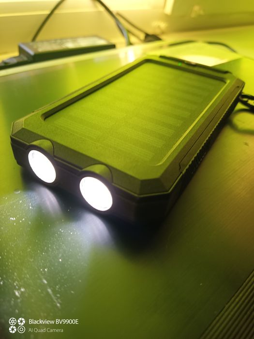 Повербанк с солнечной батареей