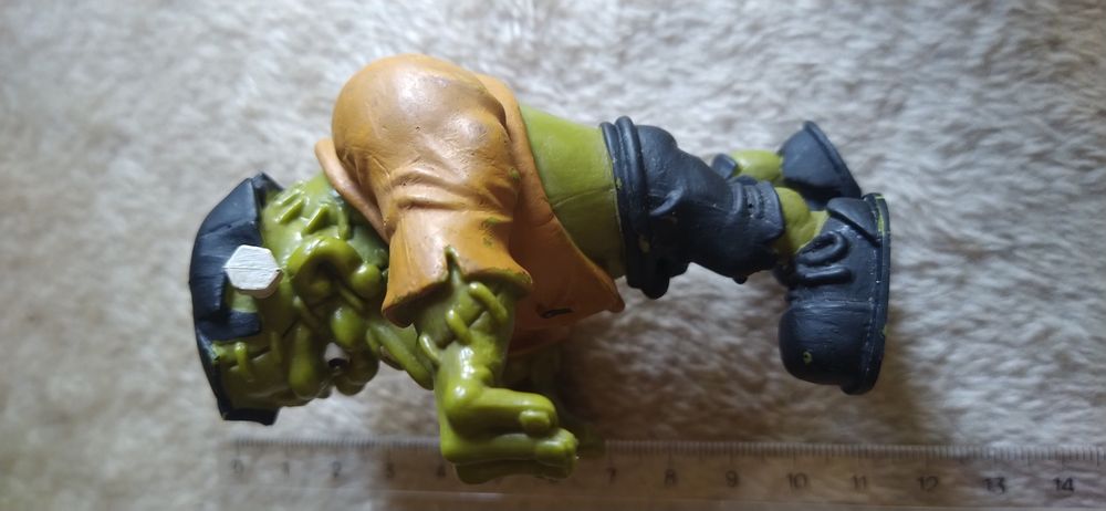 Boneco da coleção monstros Maia Borges