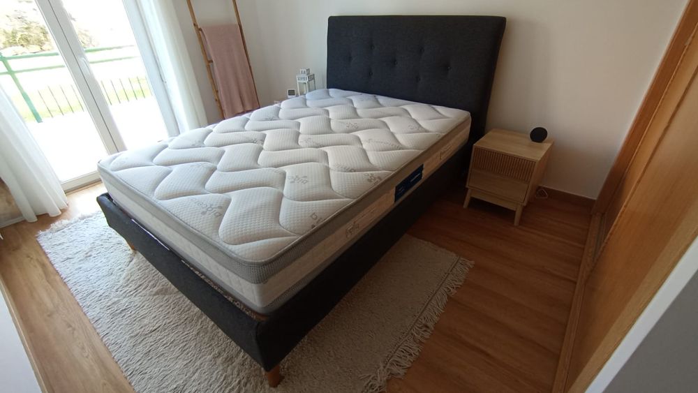 Cama casal estufada IDANÄS com colchão