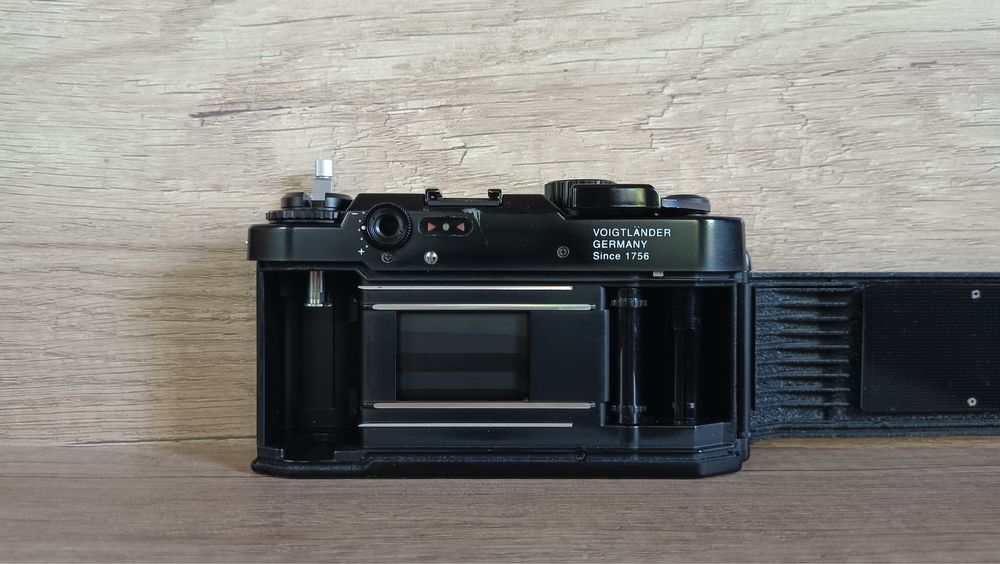Voigtländer Bessa - T плівкова камера з байонетом Leica M.