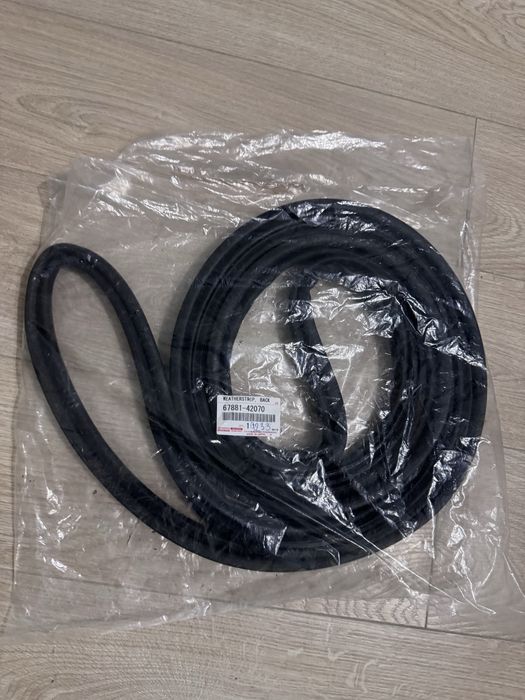 Замок задньої ляди оригінал Toyota Rav-4