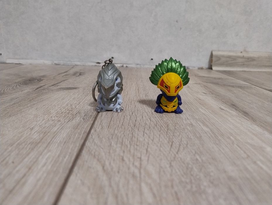 Пістолет, людина павук, Боб снейли, бейблейд, м'які іграшки