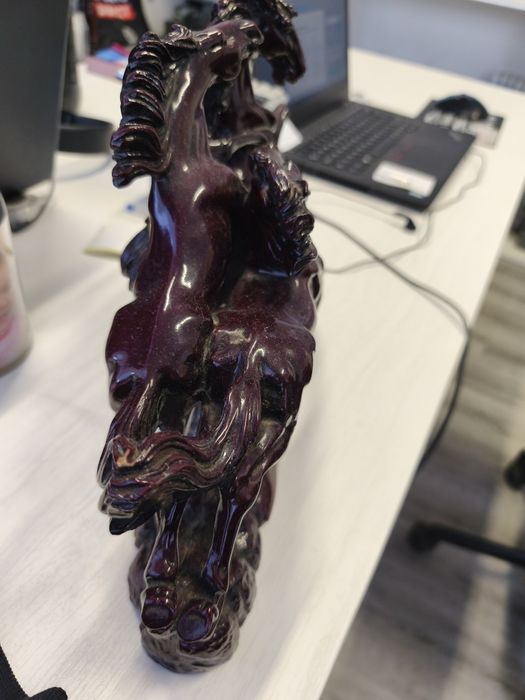 Vendo estatueta de cavalos (portes incluídos)