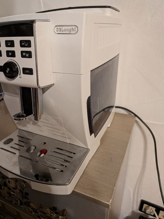 Кавомашина DeLonghi ECAM 13.123 B з Німеччини
