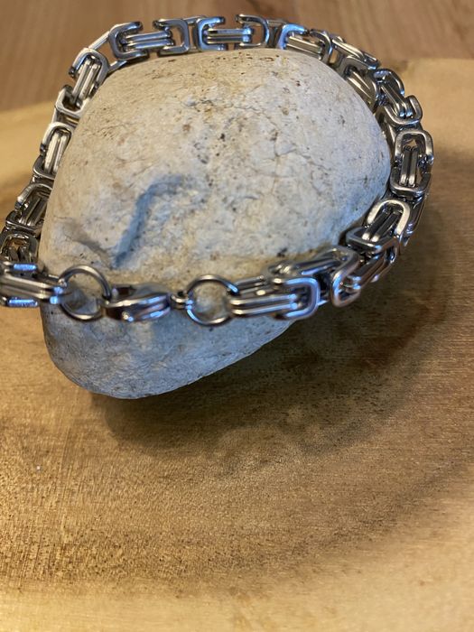 Nowa gruba bransoletka ze stali nierdzewnej. wzór splot królewski