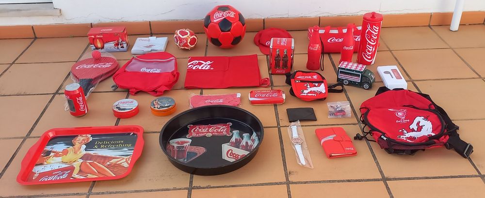 Artigos variados da marca Coca-Cola
