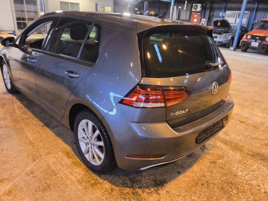 Volkswagen e-Golf 36кВт, лед приборка, запас ходу 220 км, два комплекти дисків та гуми