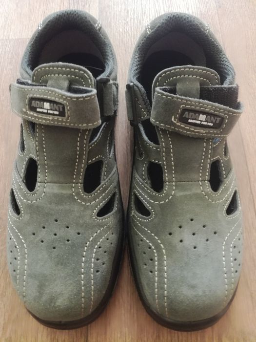 Продам взуття для роботи