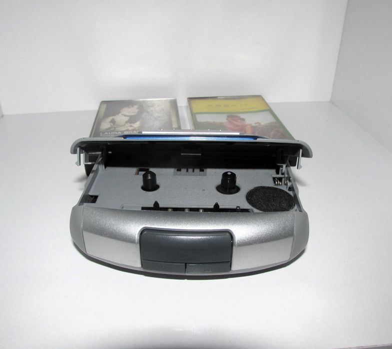 Phillips walkman cassete Player + 2 Tapes