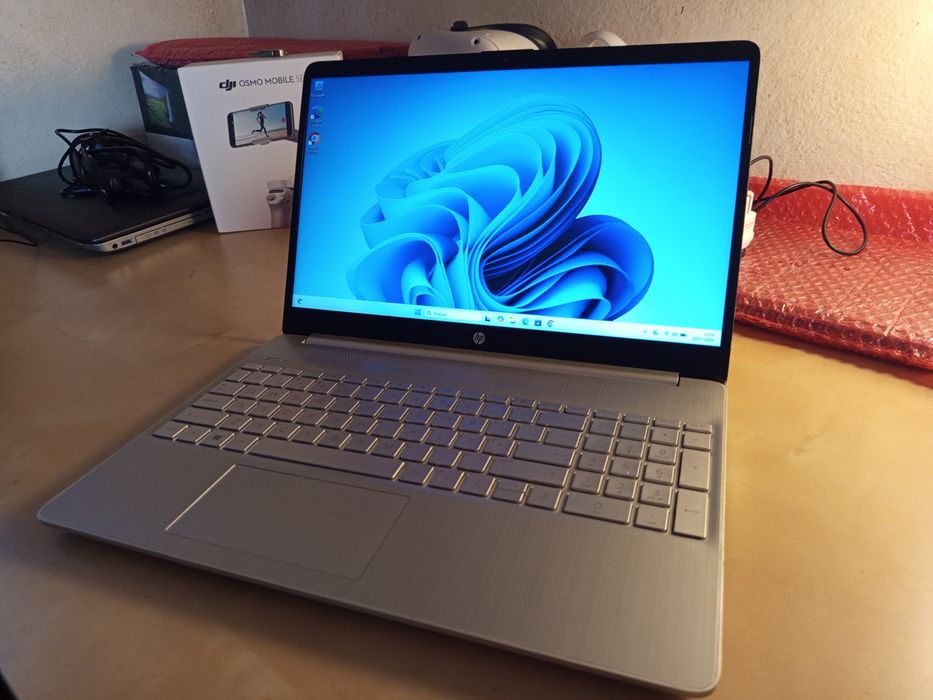 Portátil HP WIN 11 / Intel i5-1135G7 / SSD 256GB / Gráfica Iris XE / 8GB DDR4 / Ecrã FULL HD