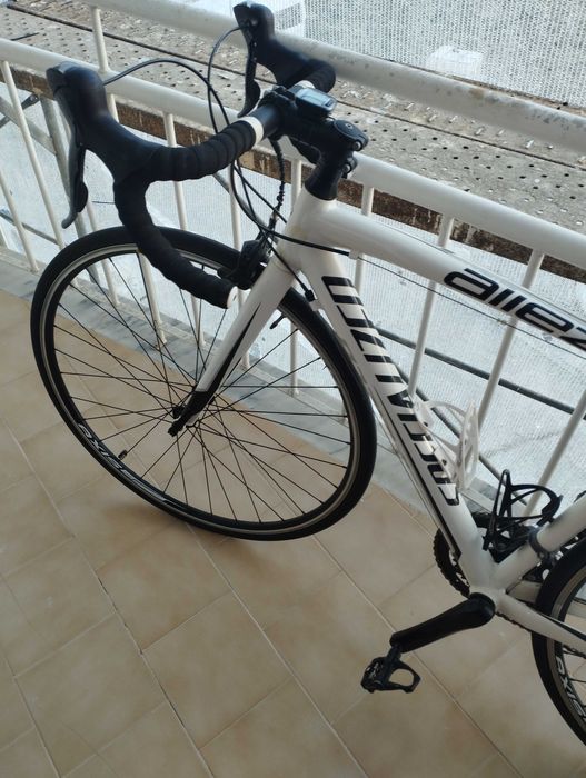 Bicicleta de estrada praticamente nova