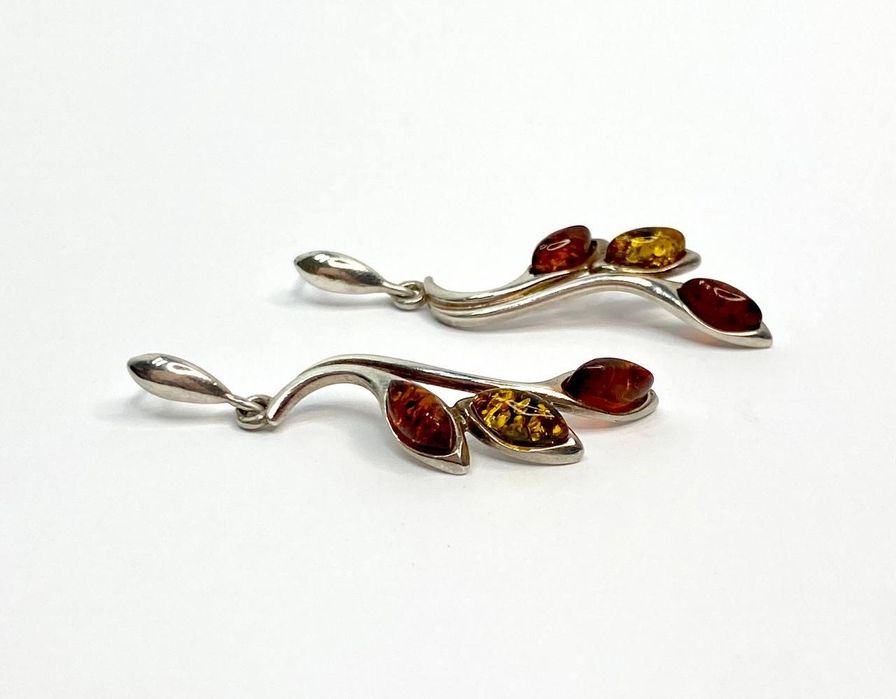 Пусеты серебряные с янтарем