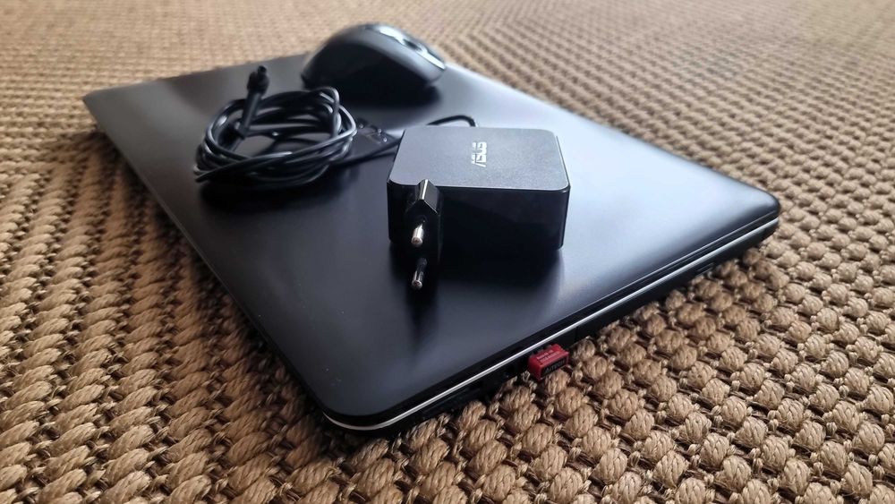 Laptop ASUS R556L i3 4005U,4GB RAM, NVIDIA GeForce 920M dysk 931GB