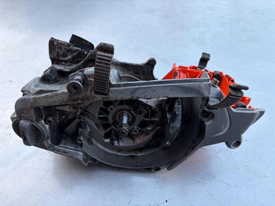 Korpus Podstawa Karter Kartery wał korbowy Husqvarna 562XP 560 562XPG (925)