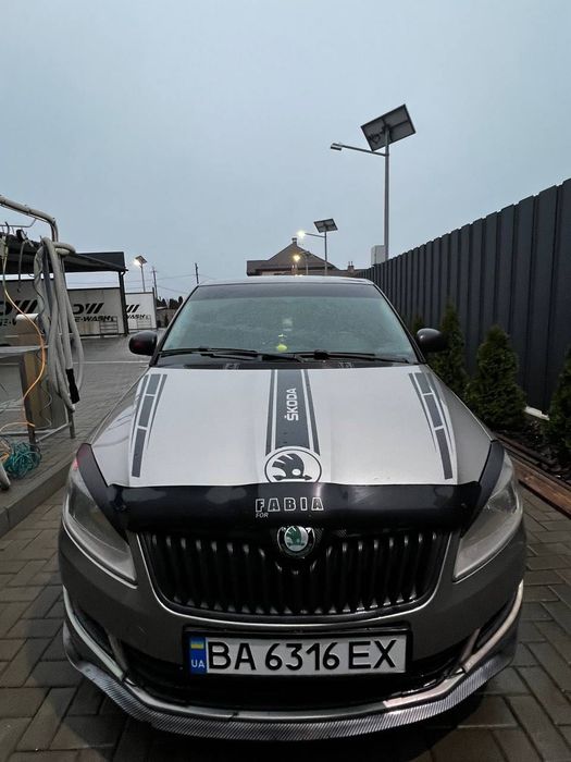 Продам власний автомобіль причина виїзд за кордон пробіг не кручений авто в гарному стані є моменти по задньому бамперу новий АКБ( притерли на парковці незначні подряпини) автомобіль повністю в заводському окрасі!!! Шумоване авто + вібро має 2 комплекти гуми перед виїздом поставився хороший газ ціною 1тис$ авто робилось для себе стались обставини що прийшлось виїхати перед відїздом замінив цепі на авто маю всі виписки запчастини та фото заміни ( цеп грм маслонасоса сальніки колпачків та гідрокомпенсатори замінив разом з цеп замінена цеп на маслонасосі по переду нові стойки + стойки стабілізатора та 2 сайленблока (чеки все маю) авто робилось для себе гроші не жалів!  ( новий бензонасос та всі фільтра) перед виїздом все зробилось замінене масло в коробці кппГаз на гарантії доки при покупці зроблю для того щоб вписати дуже багато писати все по телефону в салоні алькантара чорна стеля кож чехли на авто нбф підсвітка ева коврики багато всього цікавого авто на ходу було кожен день ніколи не підводило повне переоформлення документи зробив на рідних