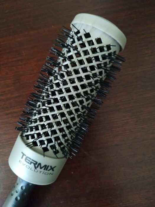 Escova alisadora e escova iónica