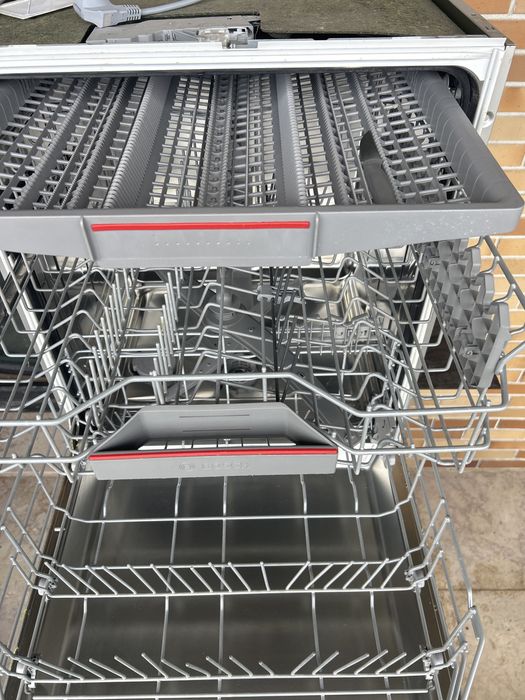 Máquina de lavar loiça Bosch SilencePlus Série 6 – Inox – Excelente estado