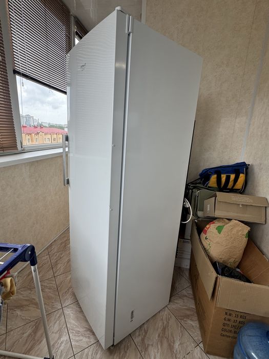Морозильна камера Hotpoint-Ariston HFZ 6175 W