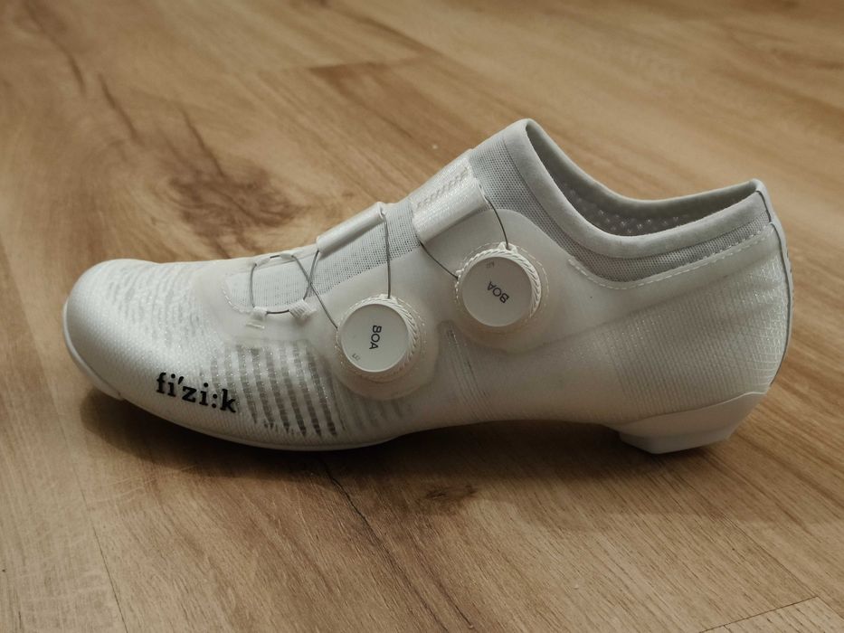 Sapatos de estrada Fizik Vega Carbon modelo 2025 Team Movistar "NOVOS"