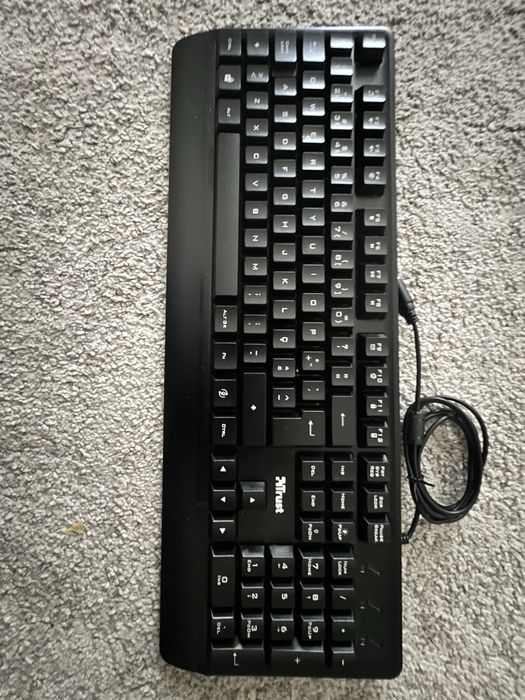 Pack Gamer RGB. Teclado e Heatset Trust e rato Qilive (como novo).