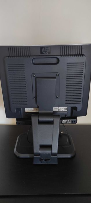 HP L1940T 19” LCD Monitor  + HP SP03A01 USB Flat Panel Speaker Bar