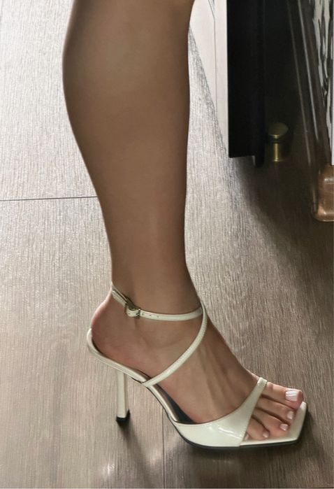 Босоніжки Zara, 22.8 см 35 розмір, каблук 8см, дуже зручні