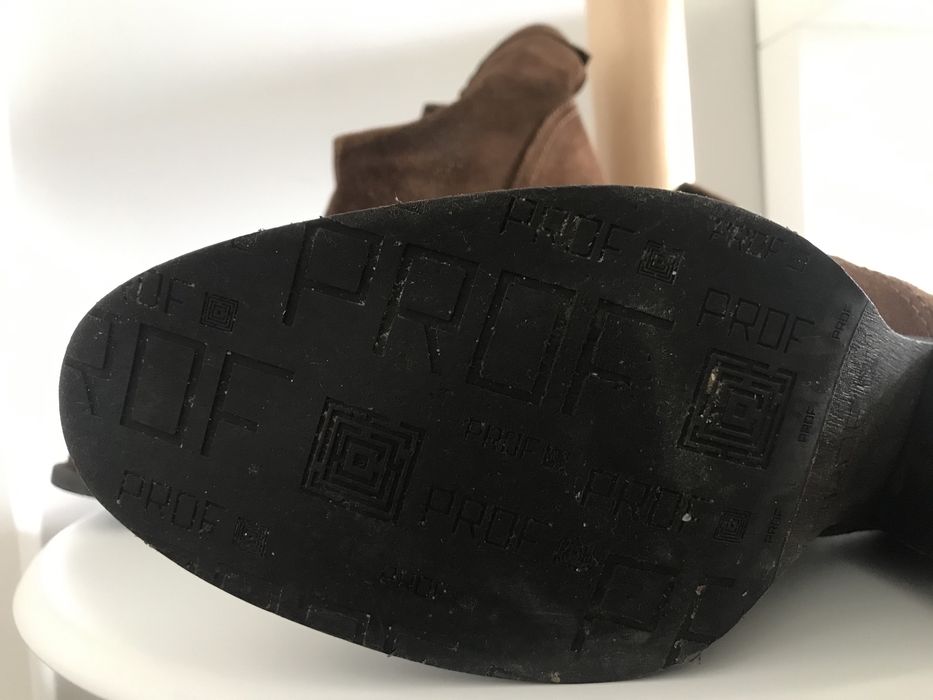 Botins camurça, castanho, da Prof, número 37.
