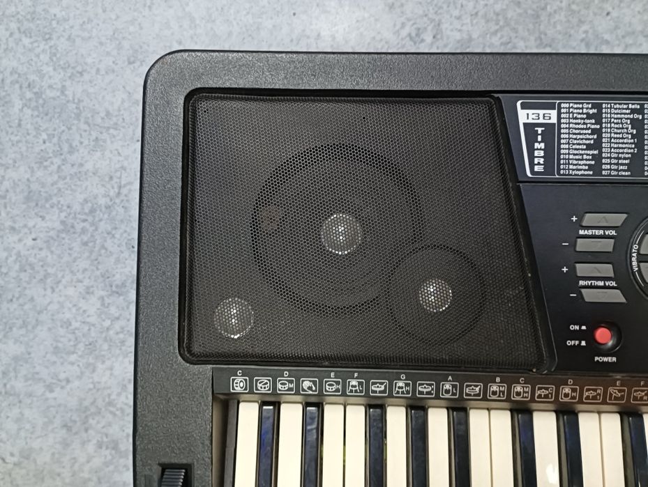 Синтезатор  Bravis KB 930