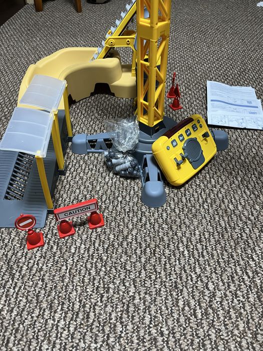 Підйомний кран на пульті будівельний