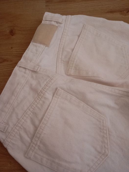 Jeansowe kremowe jasne spodnie pull and bear 34