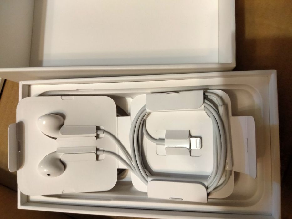 Продам наушники для Айфона. Наушники IPhone