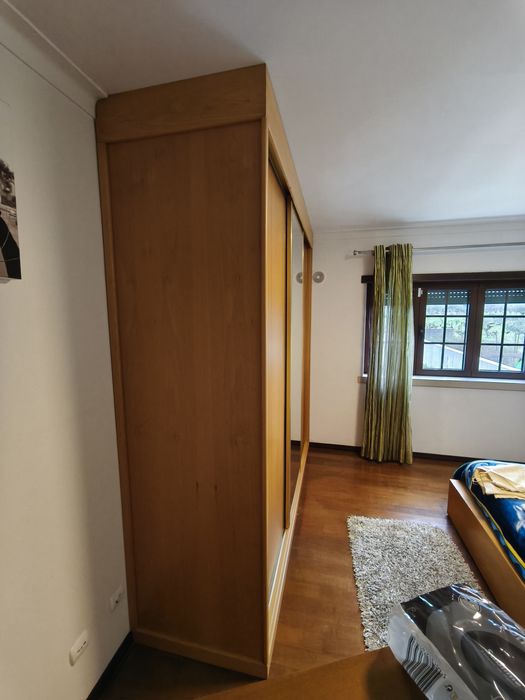 Roupeiro quarto com espelho