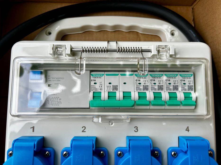 Three-Phase Distribution Board 32 A492638362435604481