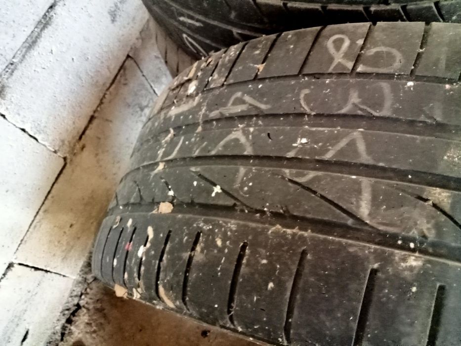 Vendo pneus de várias medidas.