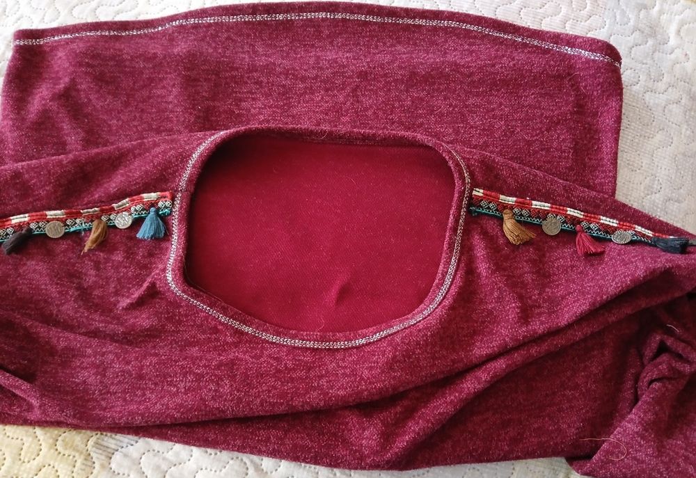 Camisola XL macia com aplicações nos ombros