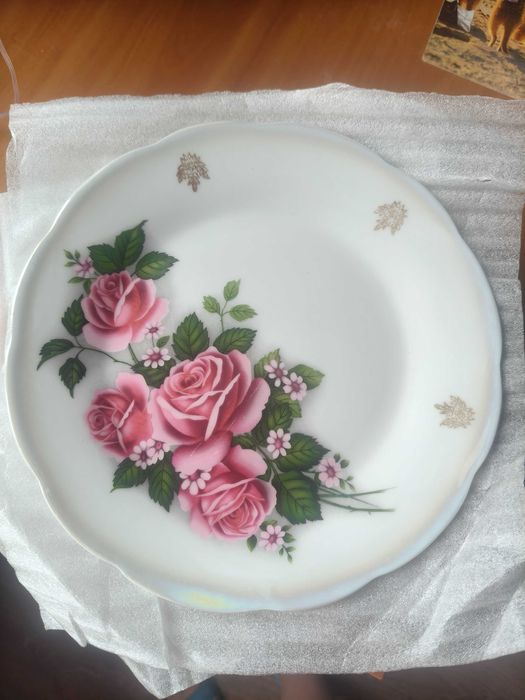 Продам тарілки нові