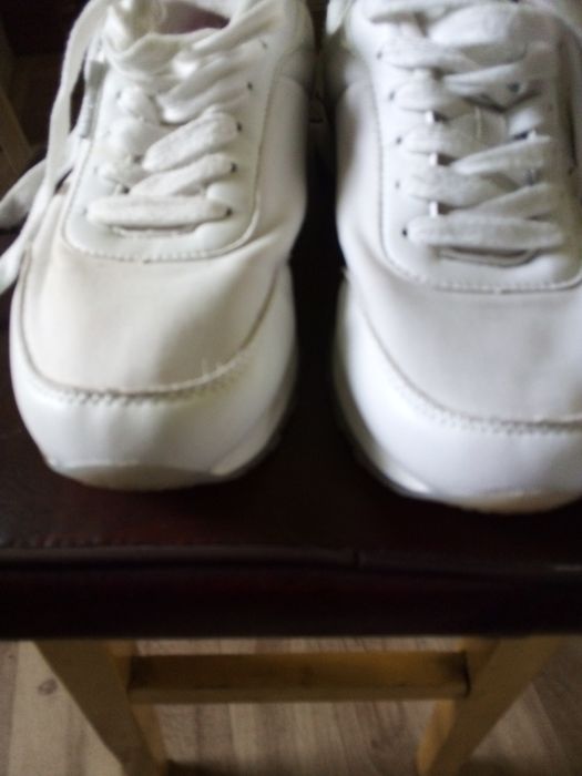 Buty sportowe damskie