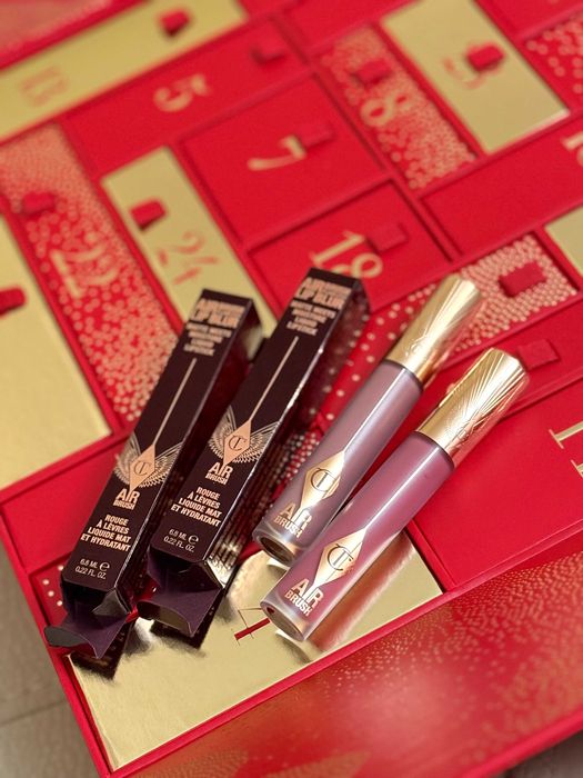 Рідка помада Charlotte Tilbury Airbrush Flawless Matte Lip Blur