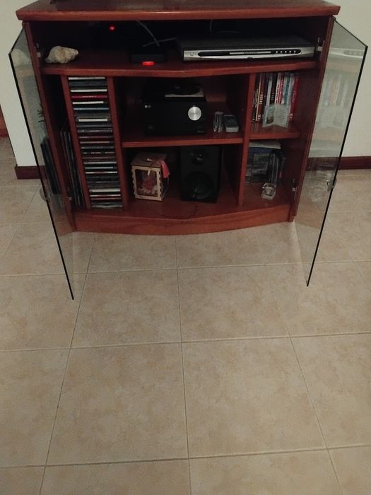 Movel de televisao/ aparador