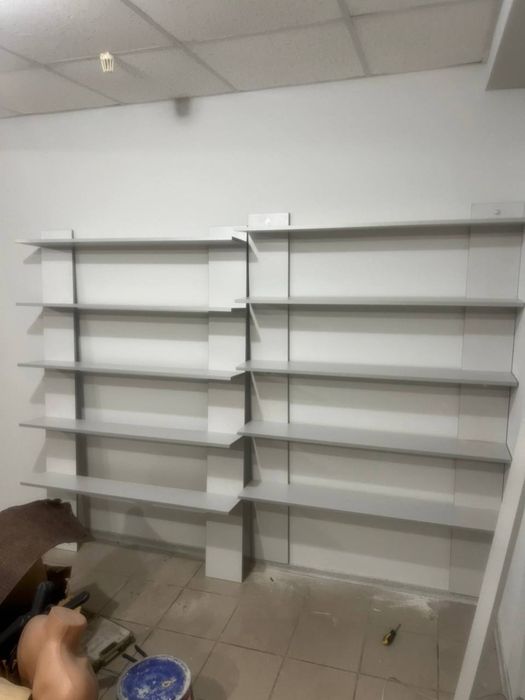 Полиці, полки, стелажи