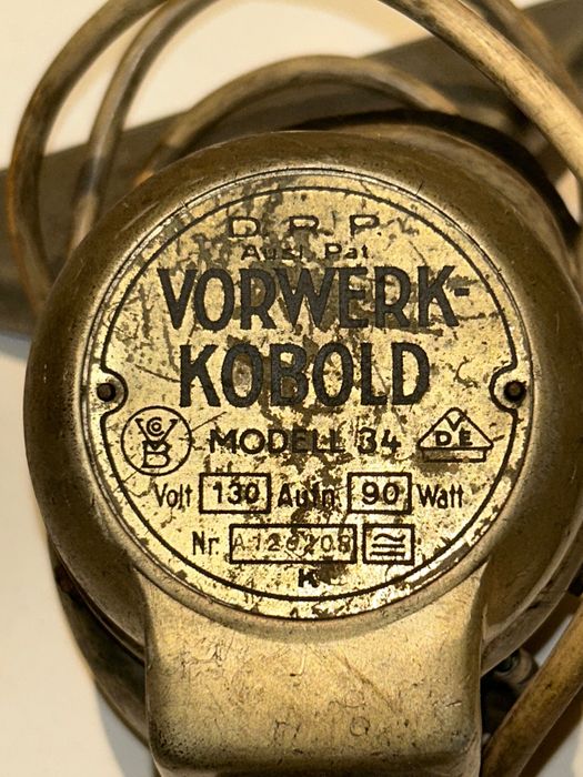 Jakieś stare urządzenie do sprzątania sygnowane