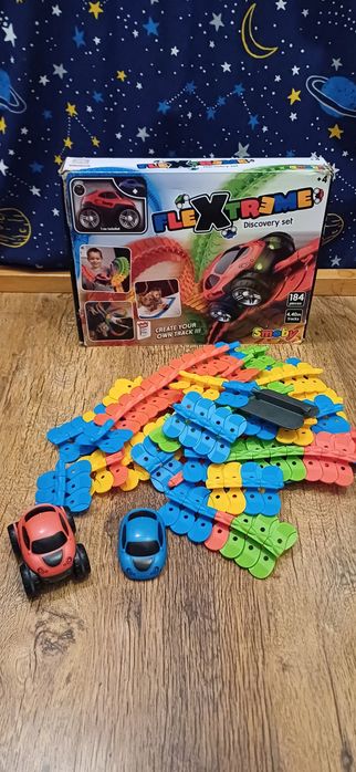 Tor flextreme dl. 4,4m smoby samochód 
Samochód z dwoma kolorami "ka