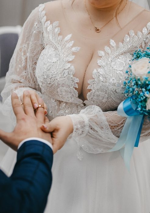 Продам весільну сукню