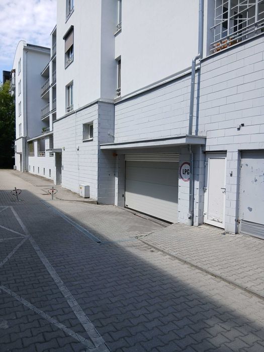 Do wynajęcia miejsce w hali garażowej ul. Kościelna 21 !! - Więcej