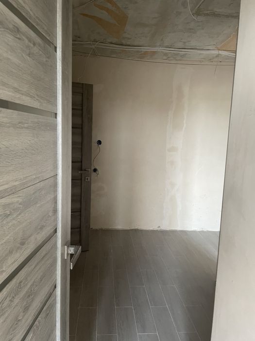 2 ком. квартира , Титова, Строителей, ремонт. 39000 $ vv