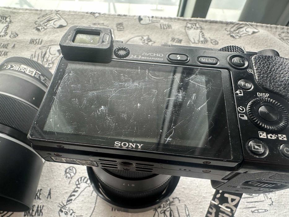 Máquina fotográfica Sony A6000 + Lentes