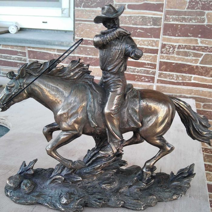 продам  фігурку вершника