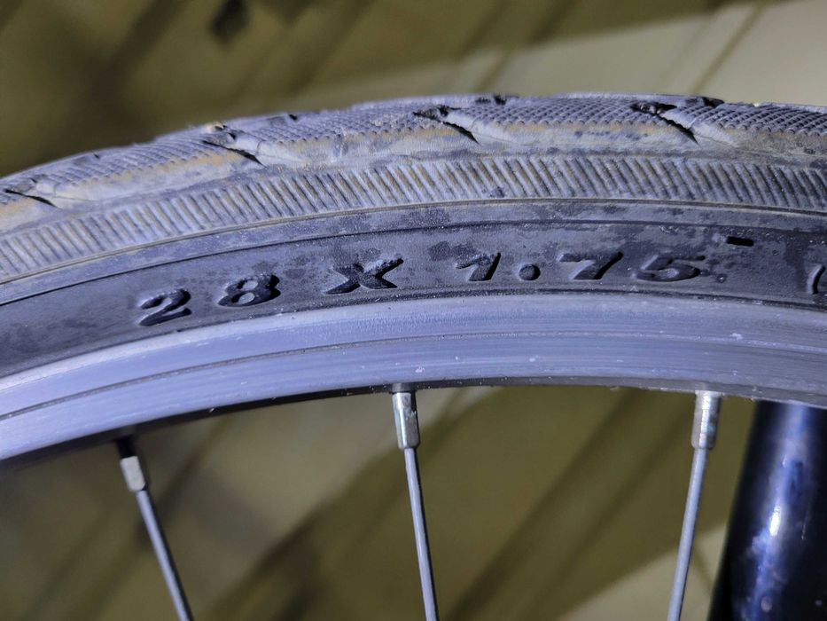 bicicleta trekking Btwin Riverside 100