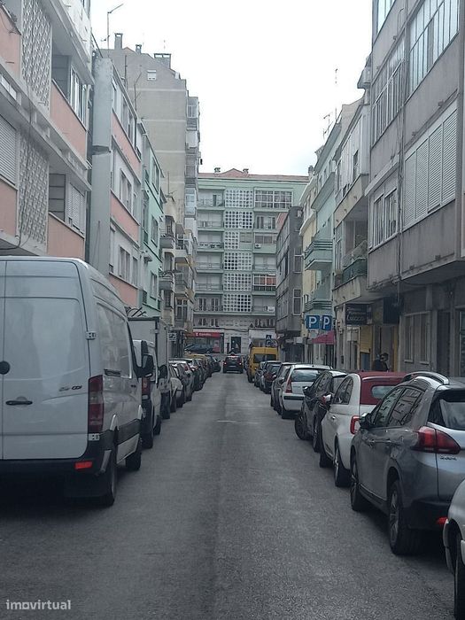 Apartamento T2 junto à Av. de Roma