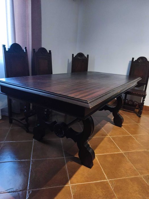 Mesa antiga em madeira